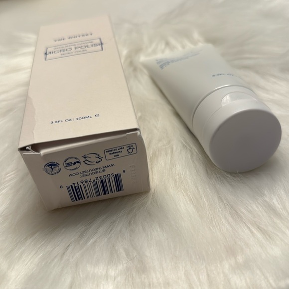 The Outset Exfoliating Revitalizing & Energizing Caffeine Micro Polish - Picture 2 of 4